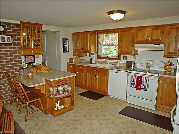 5th image of 130 Hawthorne Acre