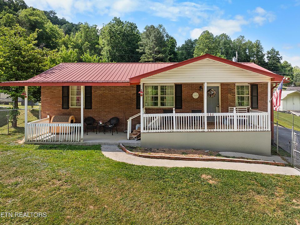 1st image of 406 Douglas Ln