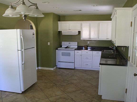 3rd image of 303 Linda Ave
