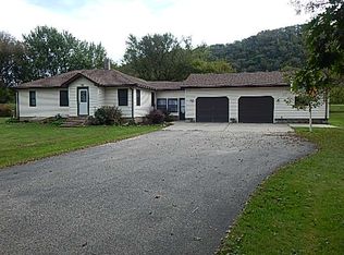 94 River St, Peterson, MN 55962