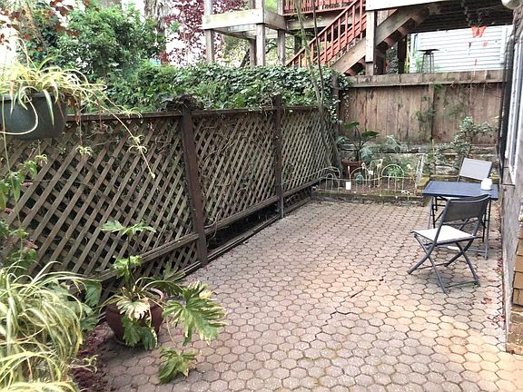 4th image of 410 Ashbury St #B