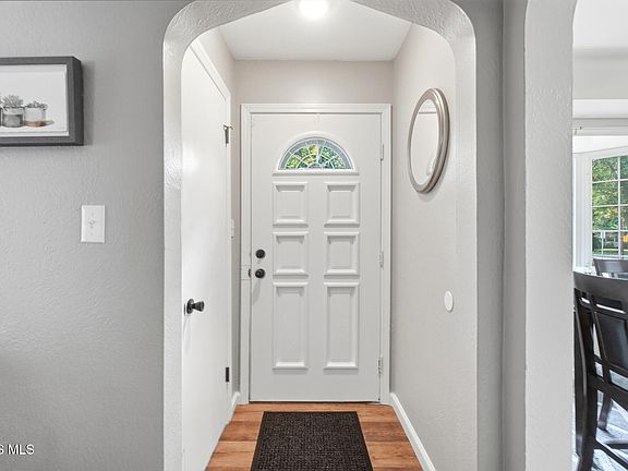 4th image of 3807 Sherbrooke Rd
