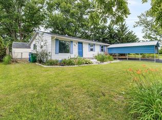 590 Agee St NW, Christiansburg, VA 24073