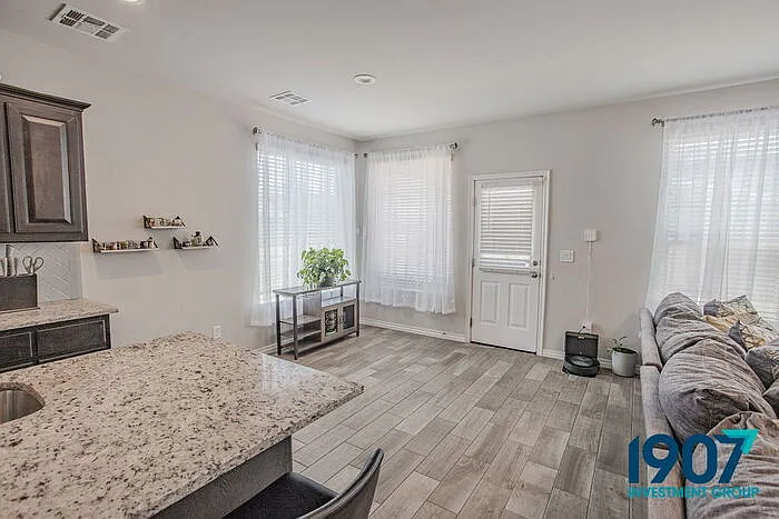 2501 Caden Ct — Photo 12