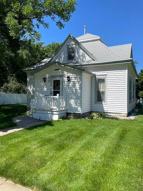 1st image of 819 11th St