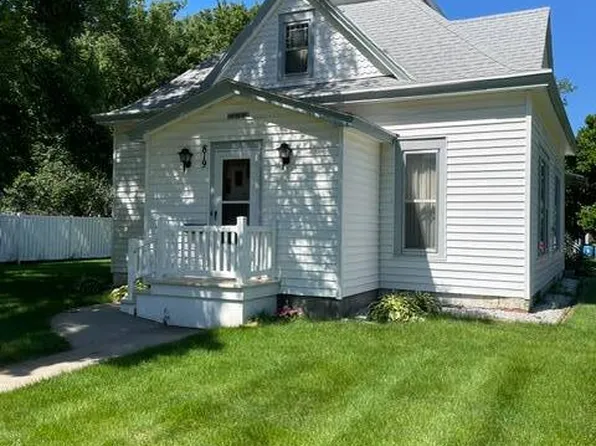 819 11th St, Aurora, NE 68818