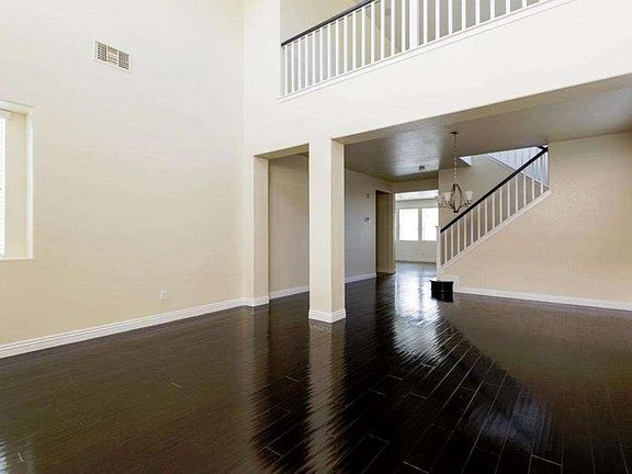 4th image of 1311 Bluebonnet Ave