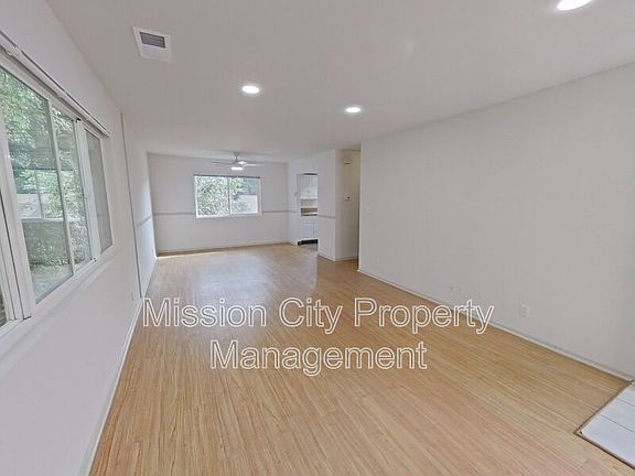 3rd image of 916 San Andres St Unit B