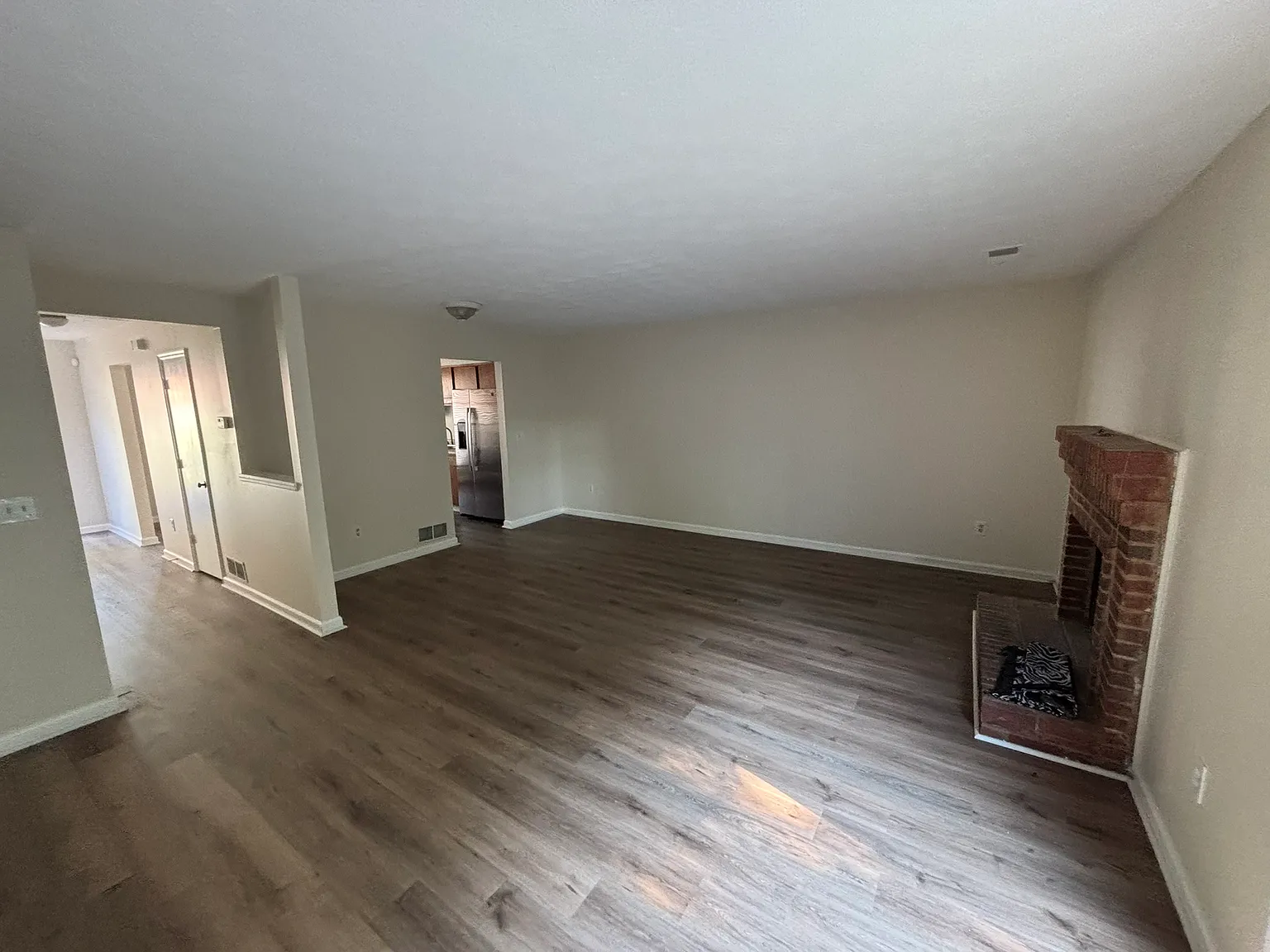 2 bed, 2.5 bath, 1360 sqft, $1,895 — Photo 2