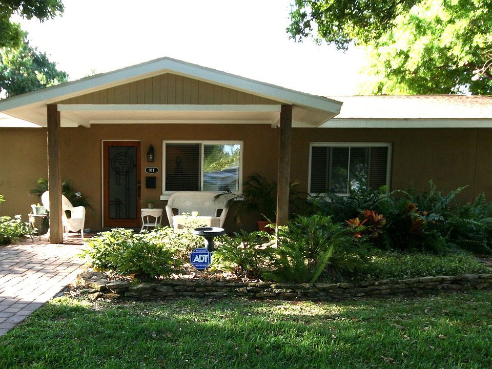 Maturely Landscaped Yard