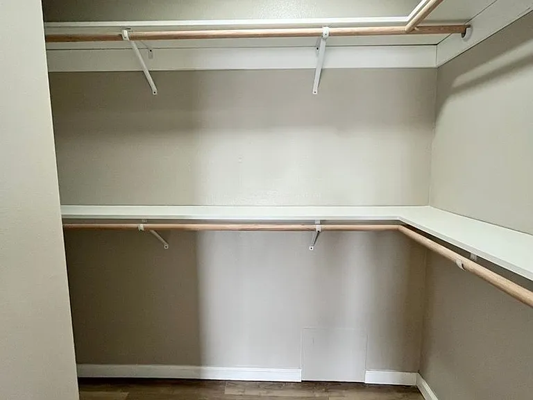 Cedar Apartments — Photo 6