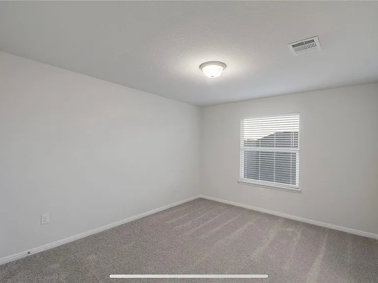 100 Petersburg St — Photo 11