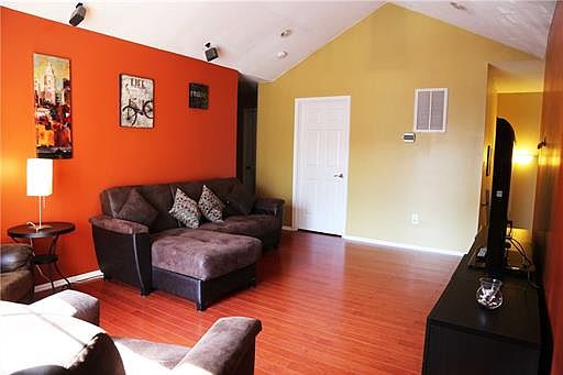 2nd image of 1008 Cypress Ln