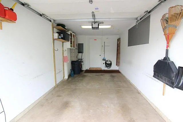 2933 Cedar Glade Dr — Photo 2