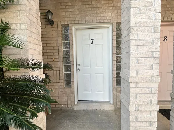 8416 Springfield Ave APT 7, Laredo, TX 78045