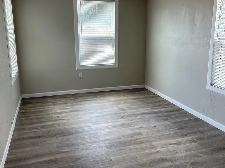 2720 N Hancock Ave — Photo 5