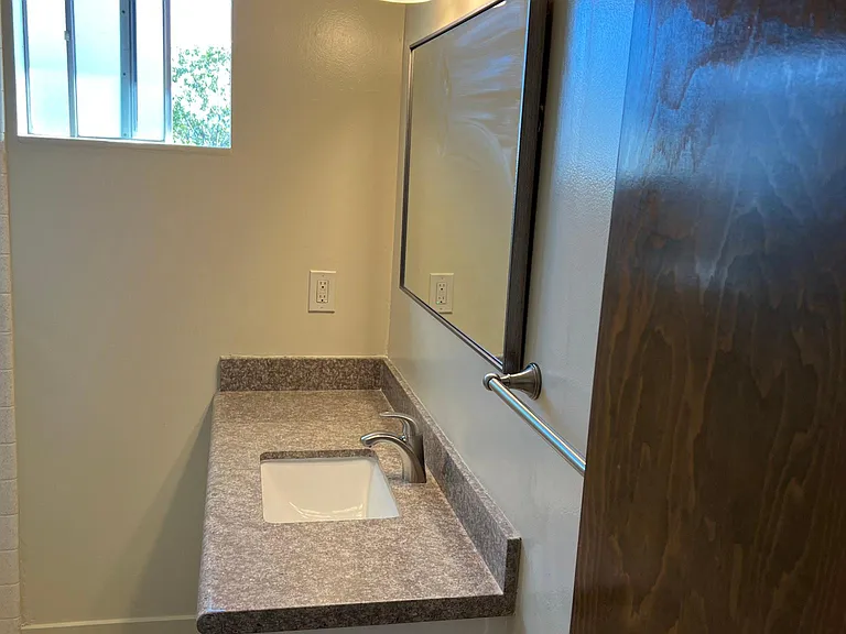 257 Van Buren St #D — Photo 10