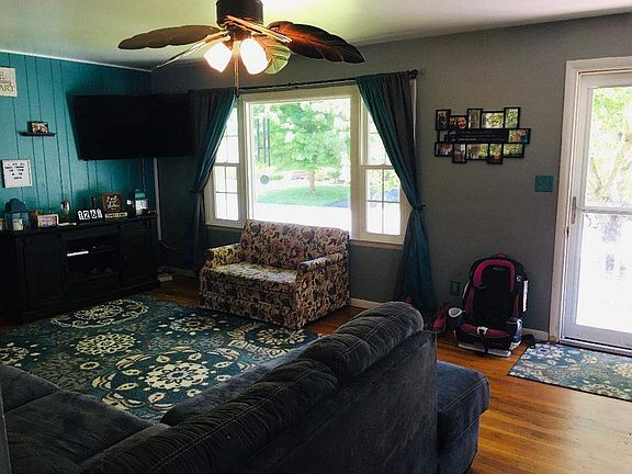 3rd image of 409 Lincoln Ln