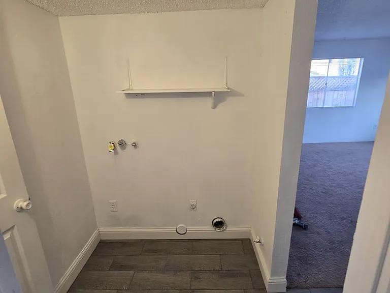 710 N Chester Ave — Photo 5