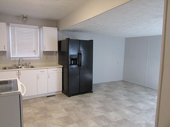 large eat in kitchen