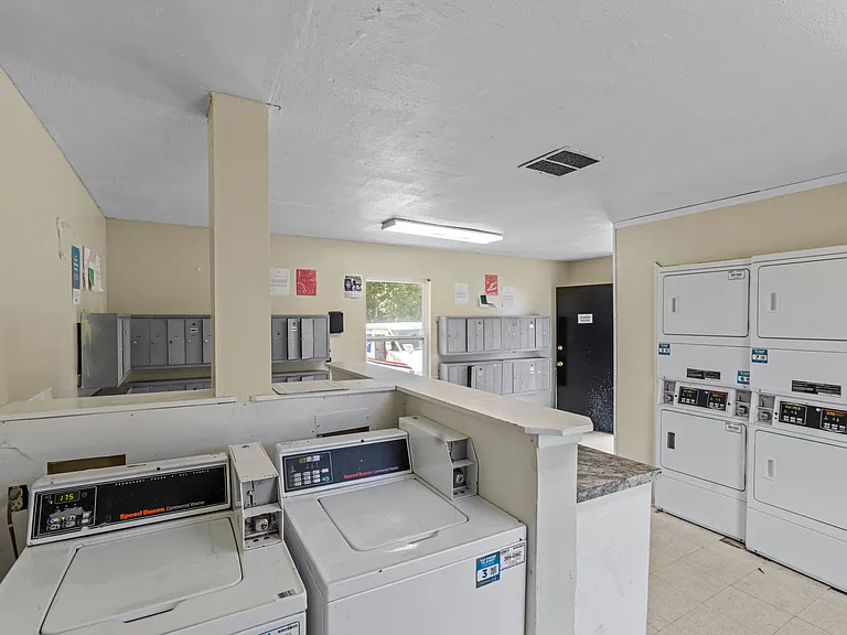 Creekside Apartments — Photo 22