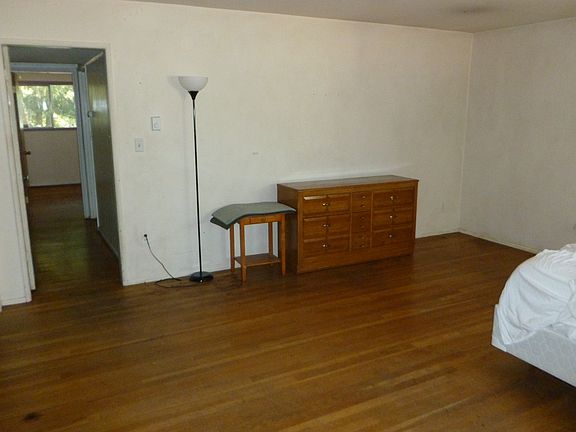 5th image of 12827 Glenwood Ave SW