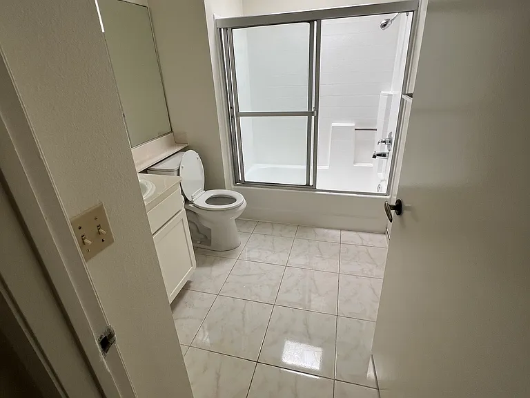 22501 Del Valle — Photo 33