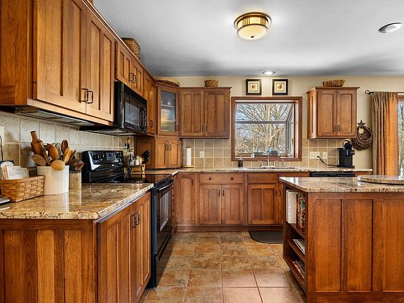 4th image of 106 Blackhawk Ln