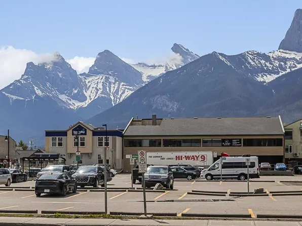810 S 10th St #104, Canmore, AB T1W 2A7