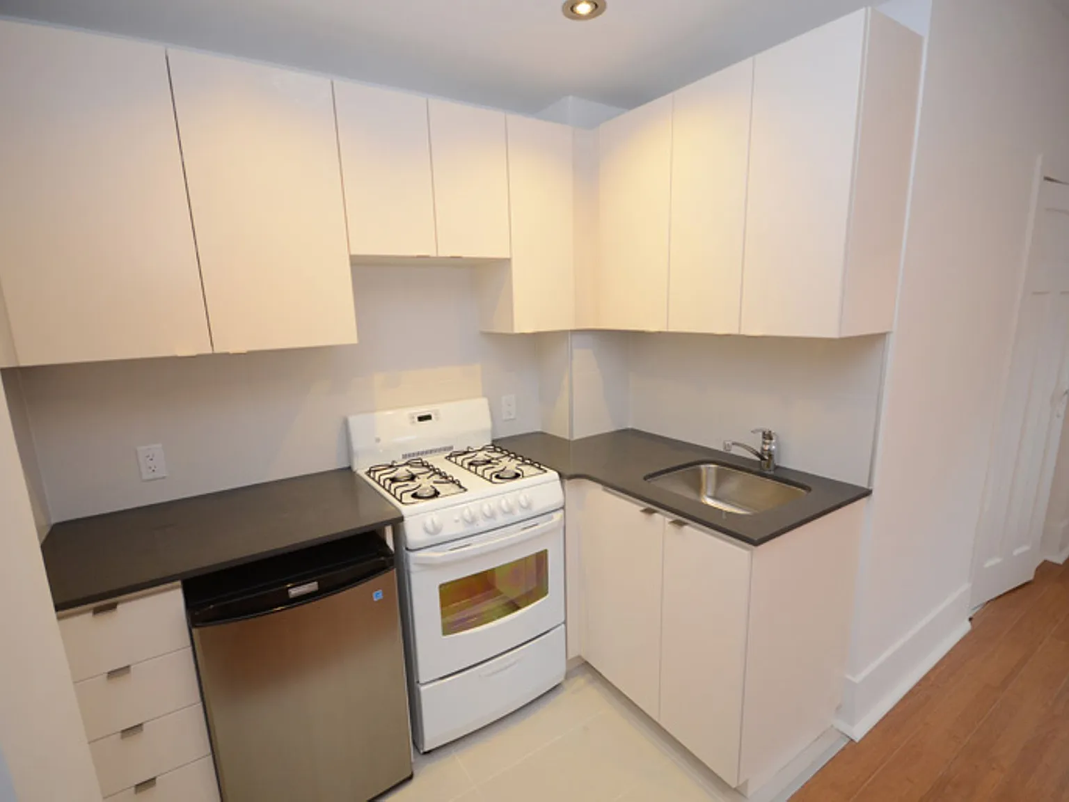 160 Huron Street — Photo 3