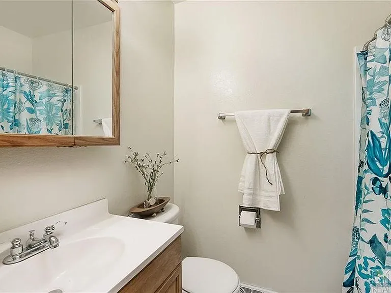 2631 Howard Ave — Photo 8