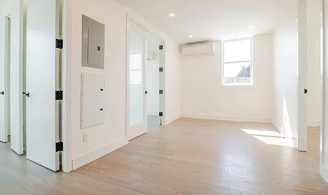 Rented by EXR | media 18