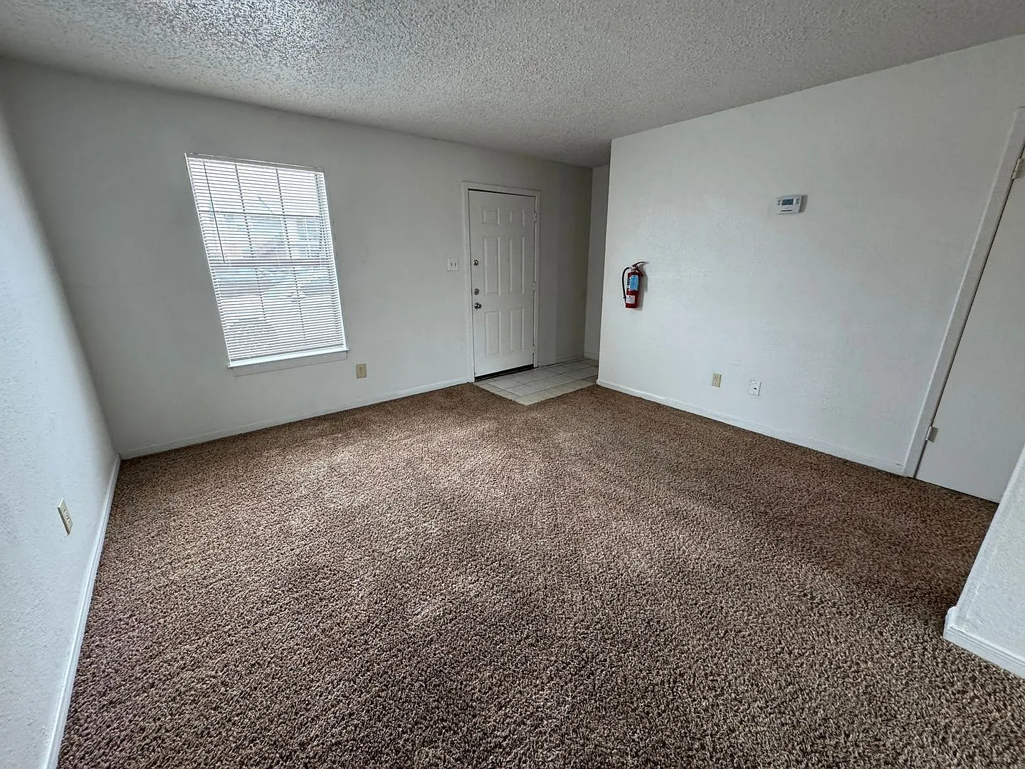 1006 Eastside Dr — Photo 2