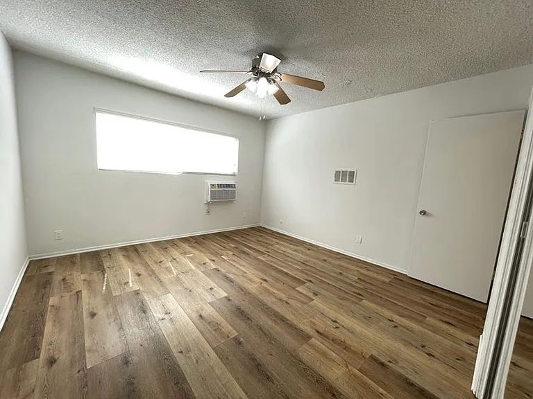 6632 Darby Ave — Photo 20