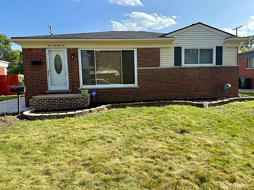 20212 Sunnyside St Photo 1