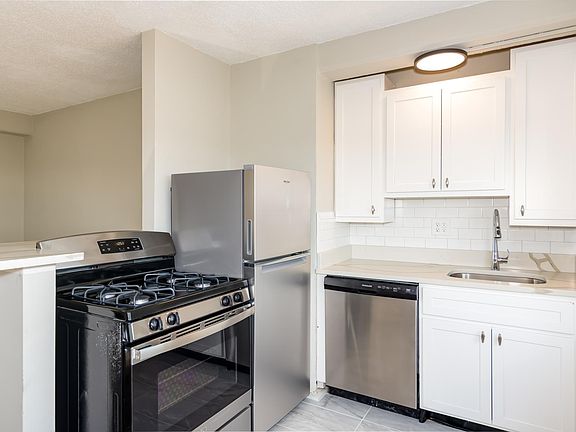 2nd image of 5340B Savoy Ct