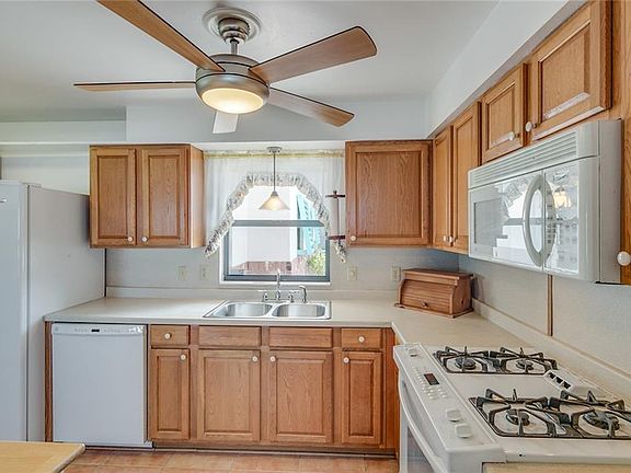 4th image of 541 Lovett Ave