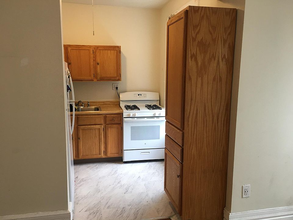 1st image of 1916 S Sawyer Ave #2F