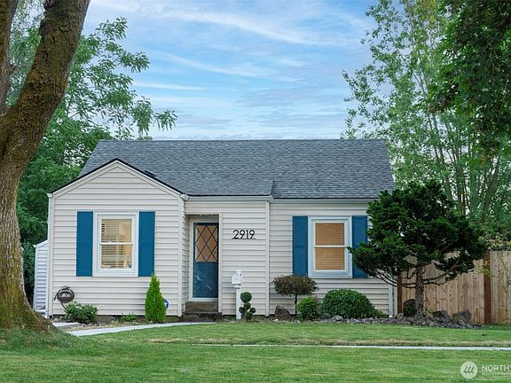 2nd image of 2919 Louisiana Street
