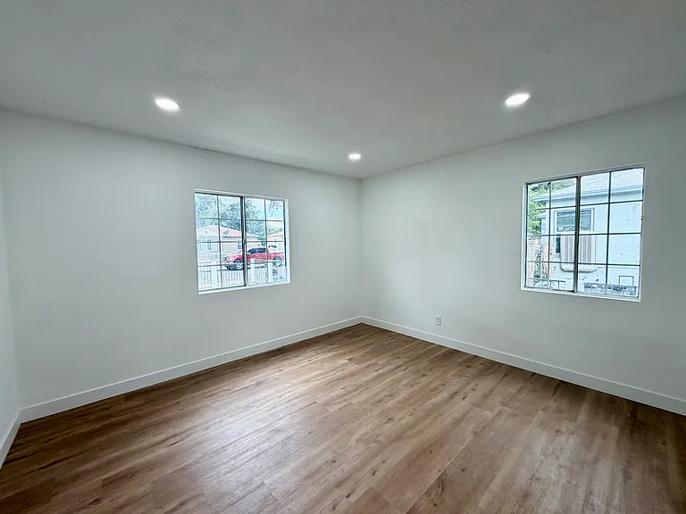 1356 W Trenton St — Photo 9