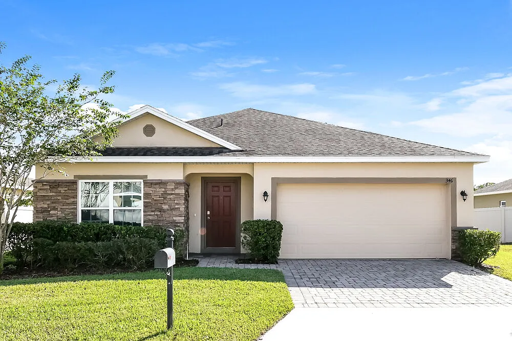 4 bed, 2.0 bath, 1972 sqft, $2,265 — Photo 1