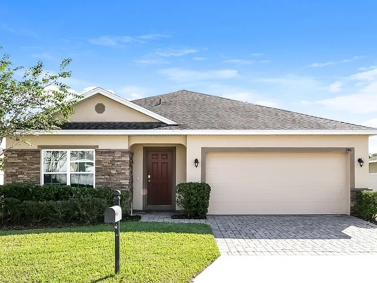 346 Vitoria Rd — Photo 1