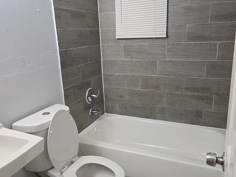 427 McFall Ave #4 — Photo 9