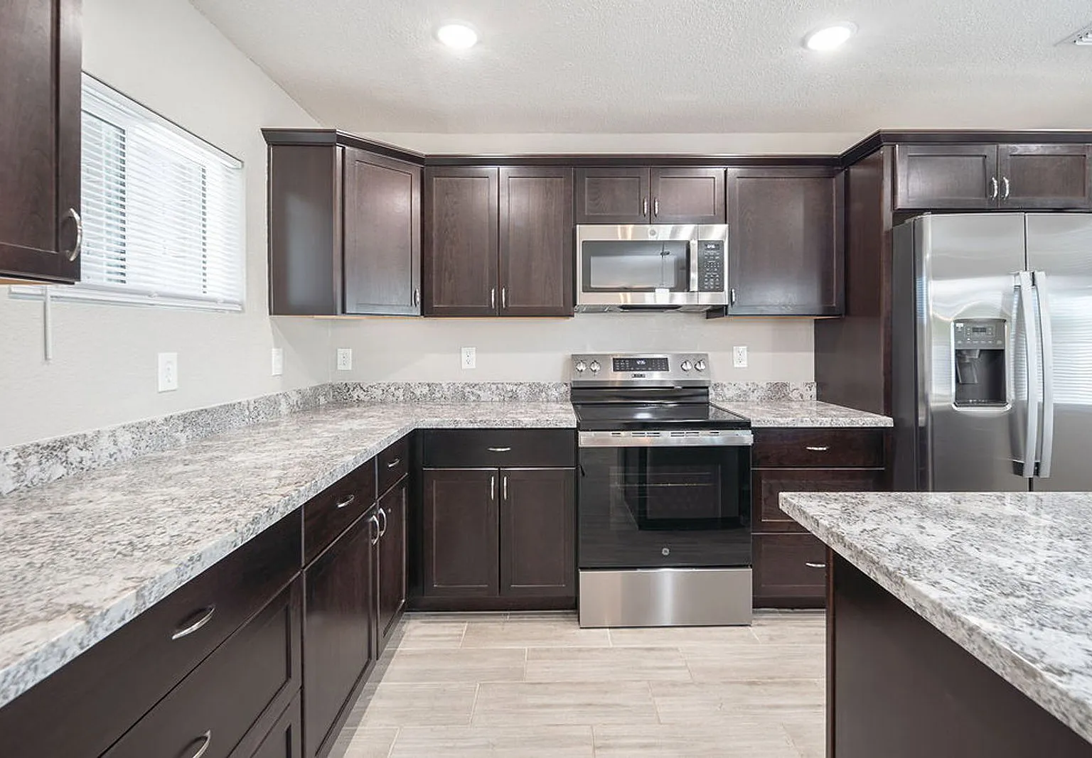 4 bed, 3.0 bath, 1847 sqft, $2,100 — Photo 3