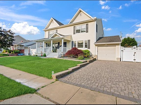 2nd image of 47 Syosset Circle