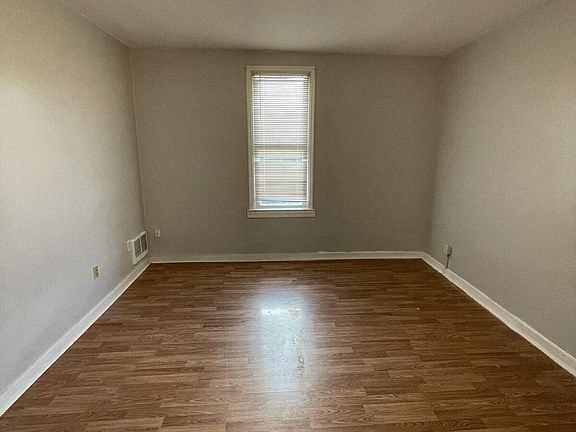 4th image of 456 Woodlane Ave #2