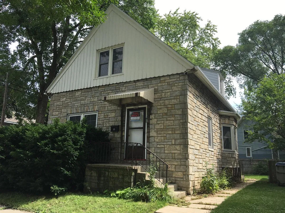2444 N Frederick Avenue — Photo 3
