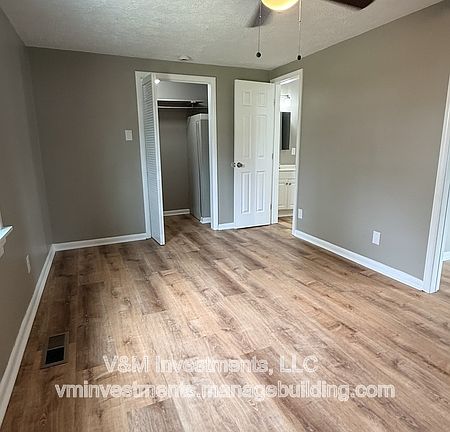 5th image of 522 Oak St