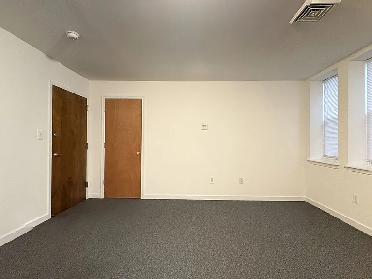 Osage Avenue Apartments — Photo 9