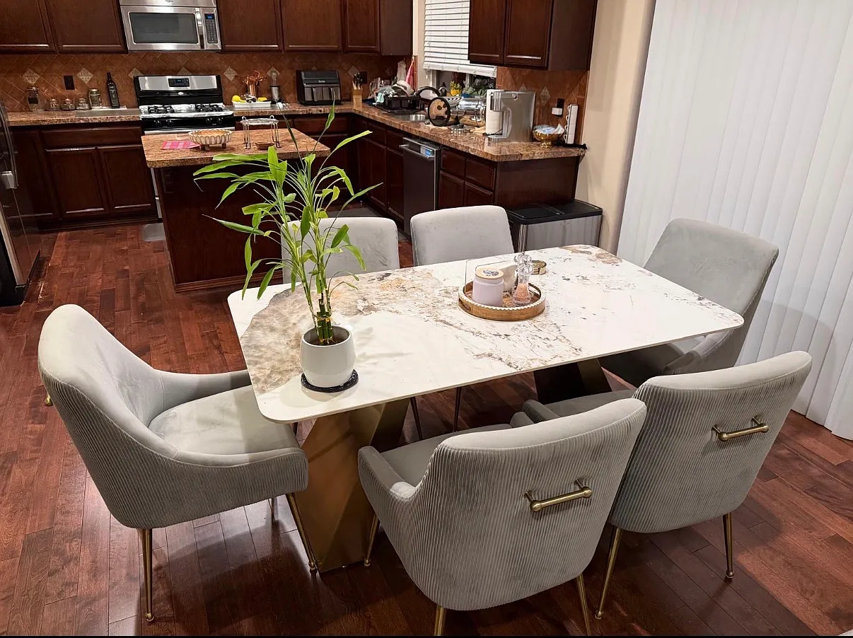 4 bed, 2.5 bath, 2393 sqft, $3,850 — Photo 4